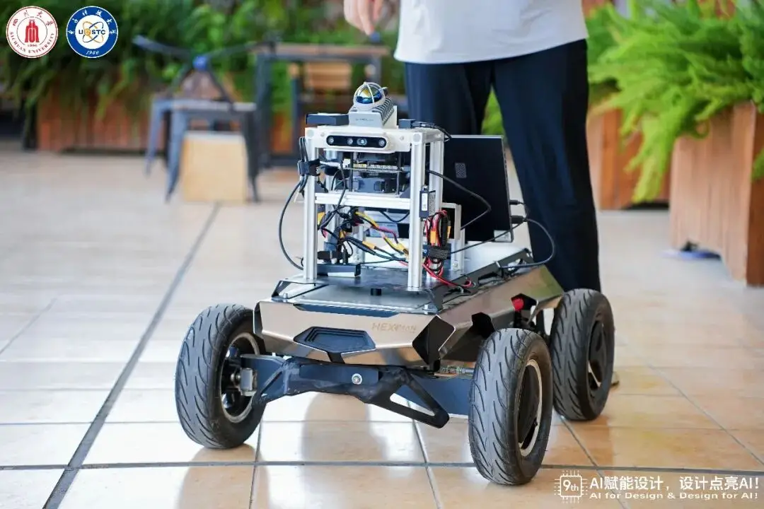 参赛团队展示基于RK3588的嵌入式AI作品