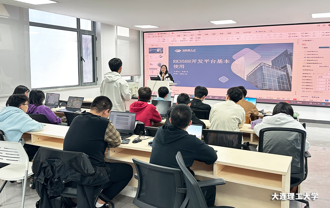 工程师走进高校，针对相关专业的学生展开一系列培训活动